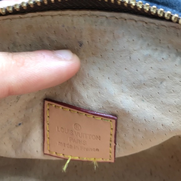 Louis Vuitton - Picture 3 of 3